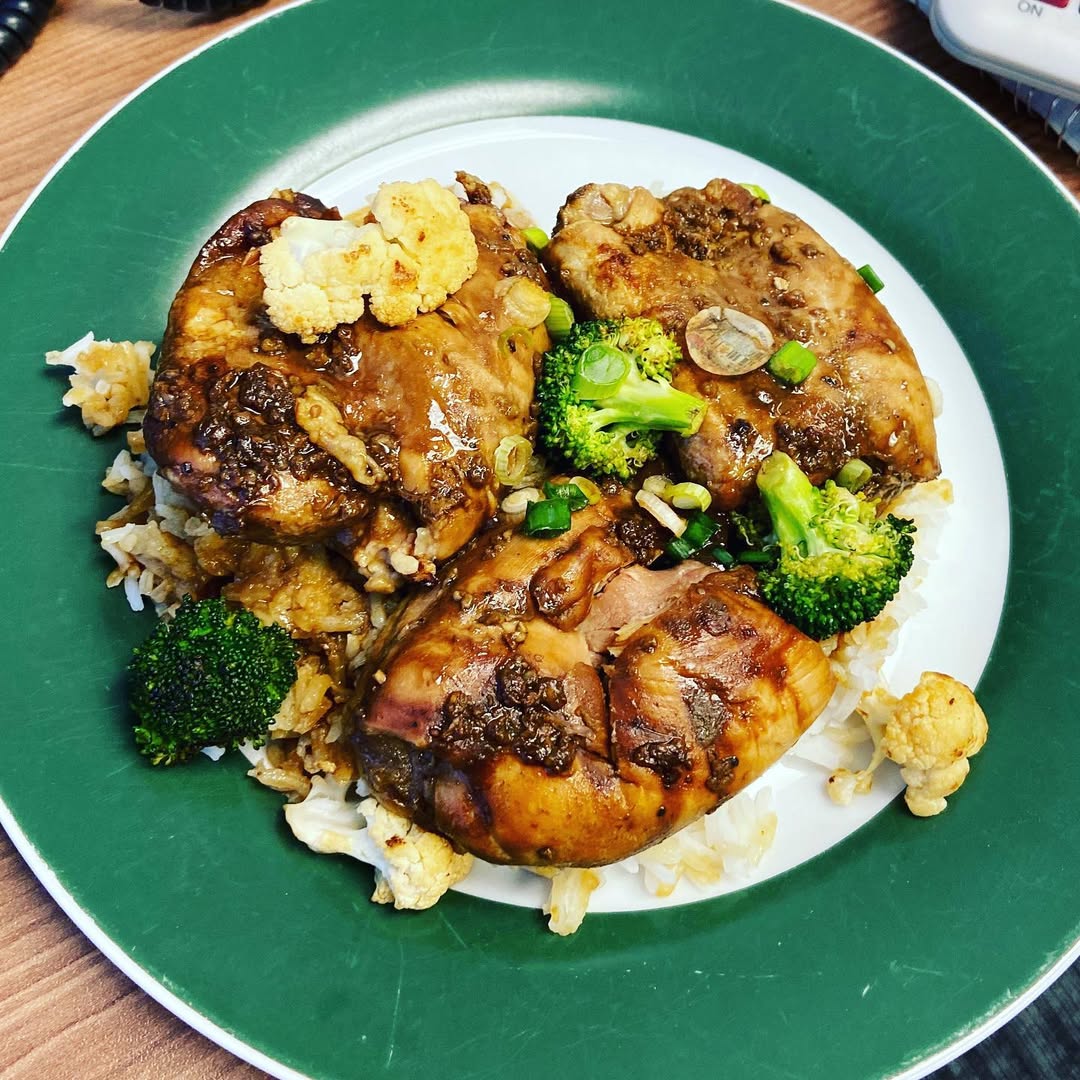 One-Pan Lemon Garlic Chicken with Veggies